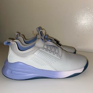 Cloves nursing shoes